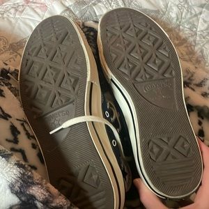 These are navy converse Chuck 70s!